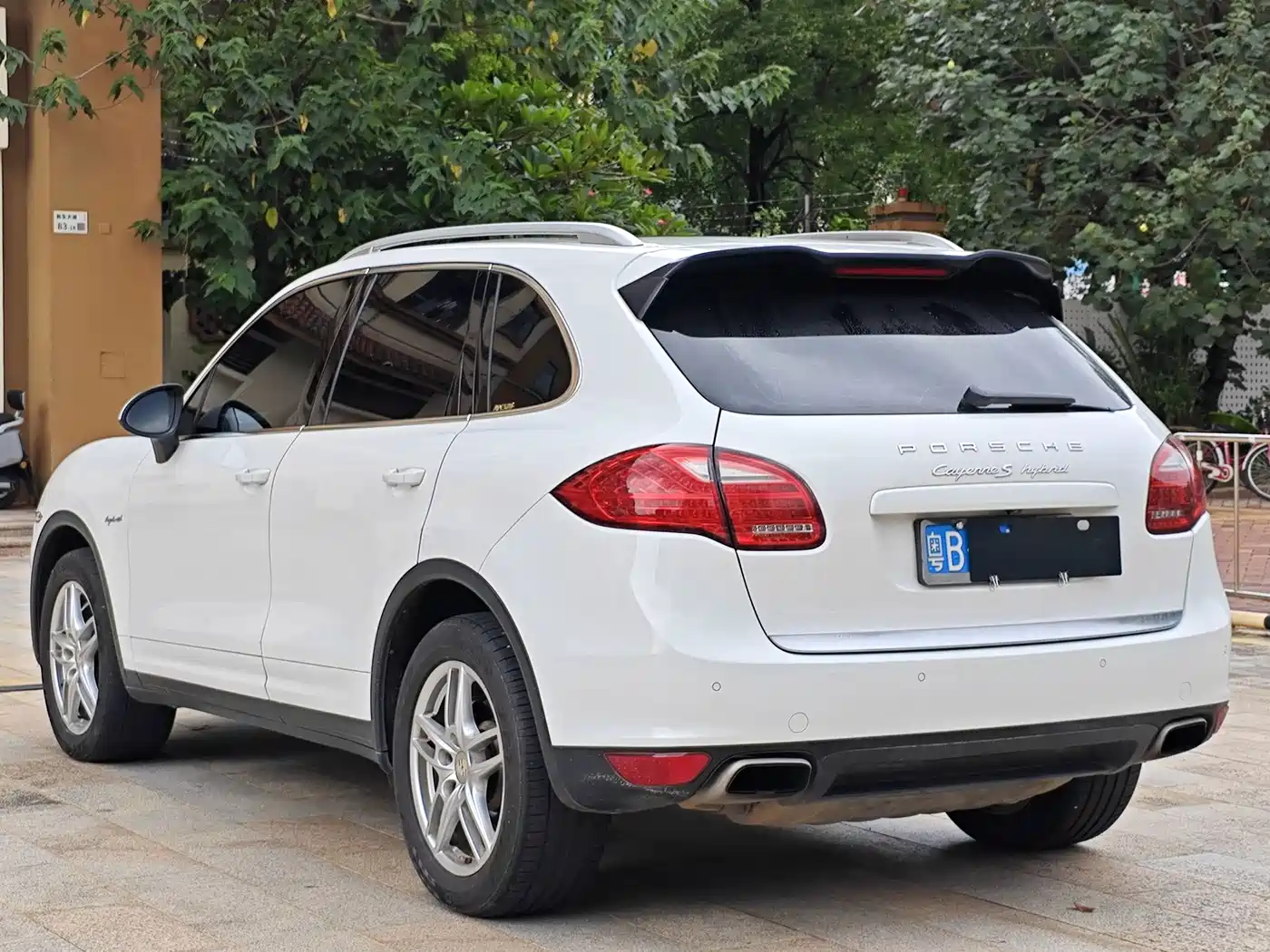 Photo 5 - Porsche Cayenne