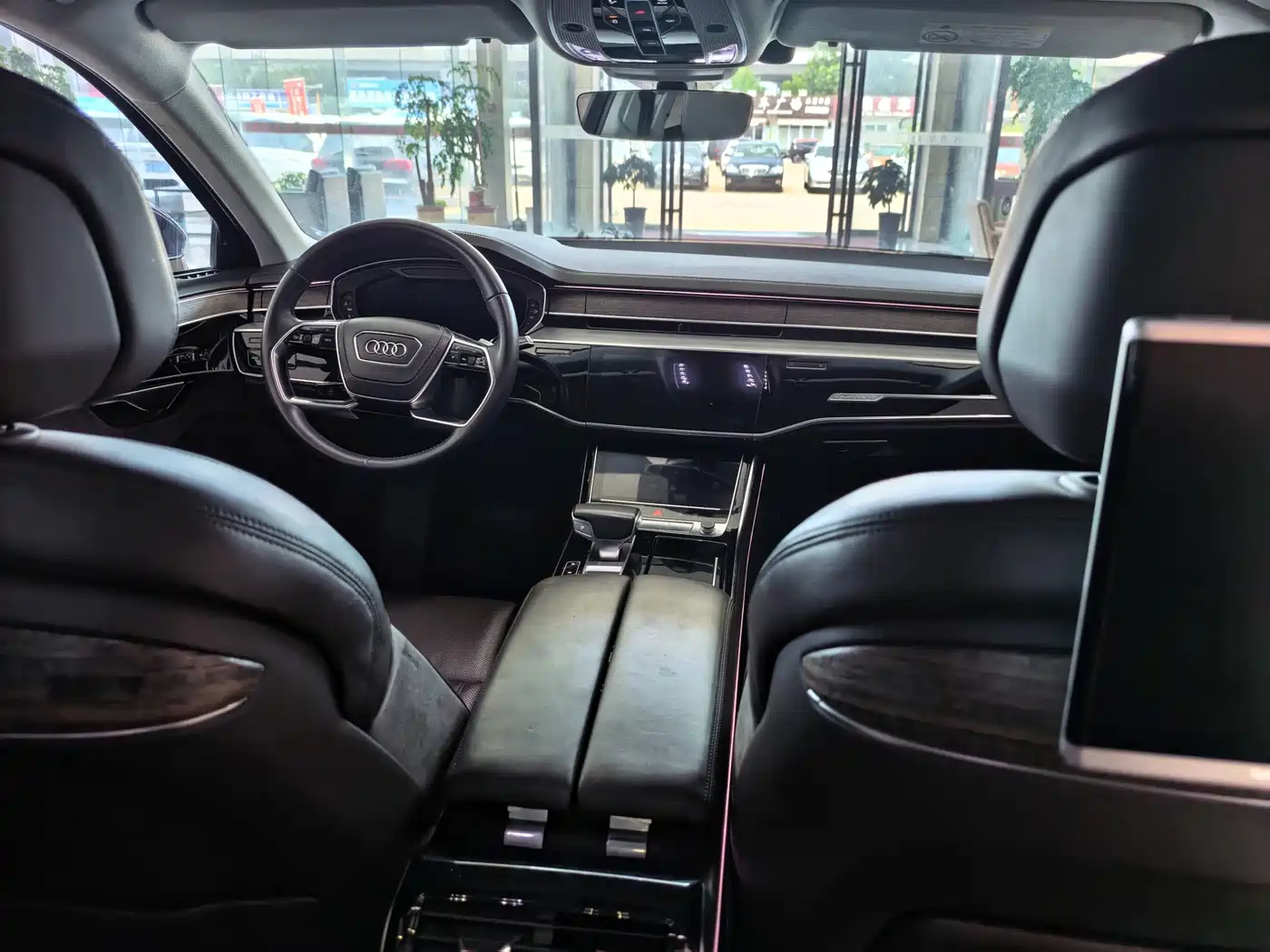 Photo 8 - Audi A8