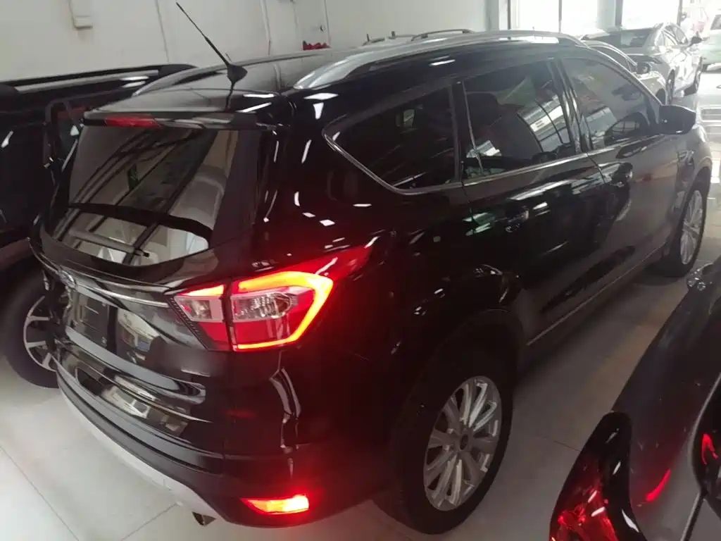 Фото 7 - Ford Kuga