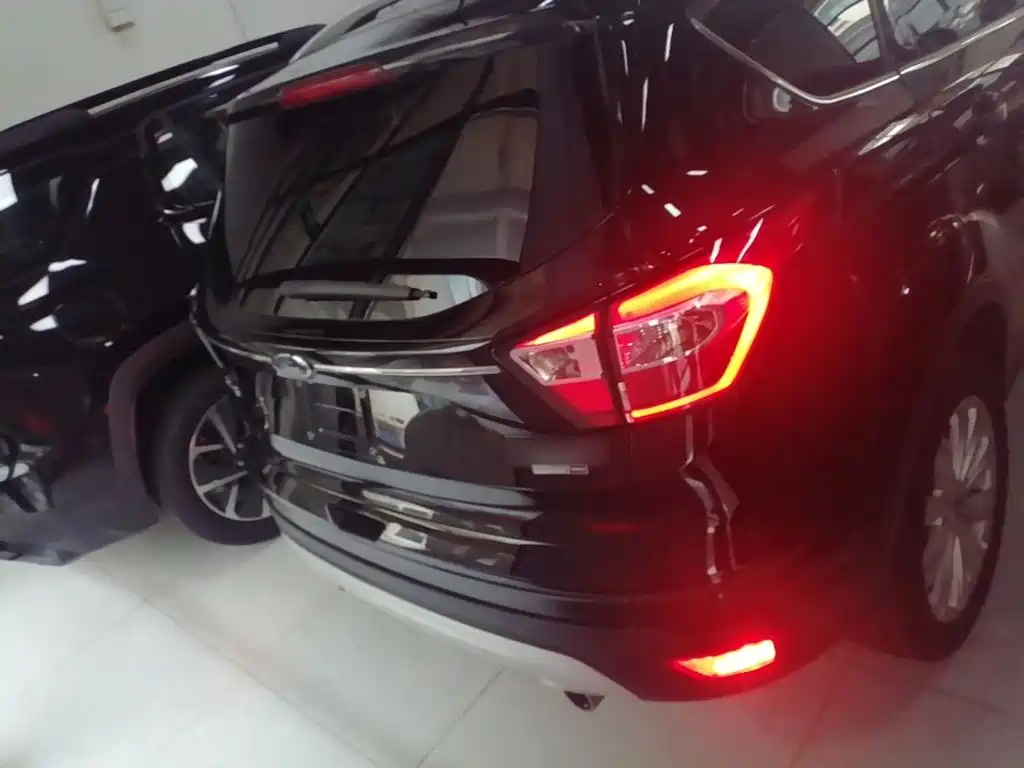 Фото 6 - Ford Kuga