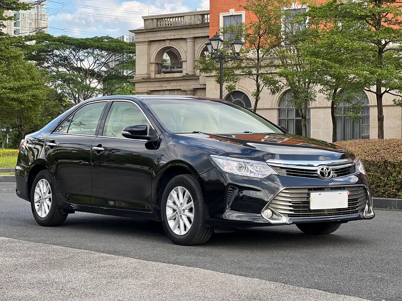 Фото 3 - Toyota Camry