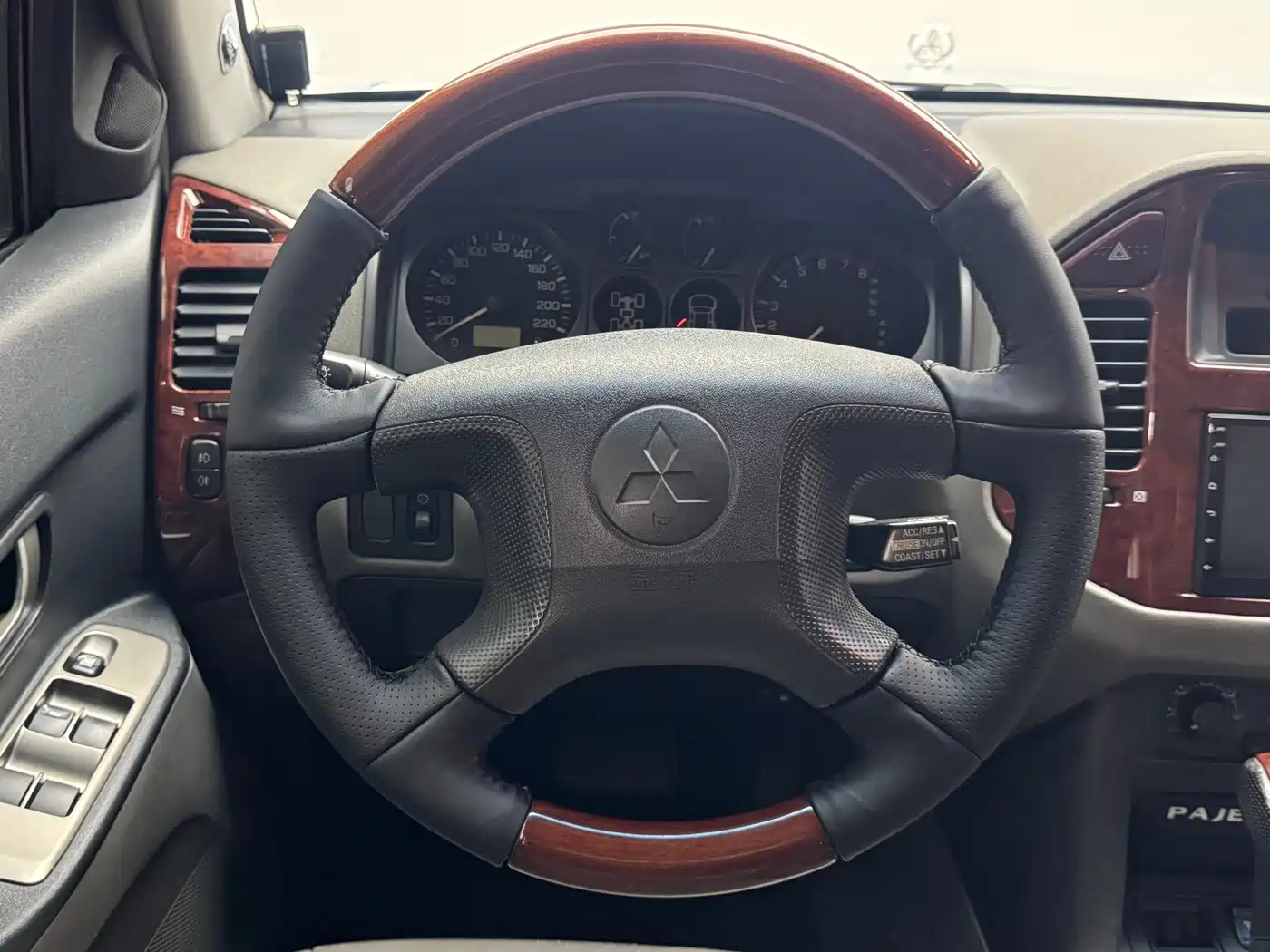Mitsubishi Pajero 2005 2004 Model V73 3.0L GLS