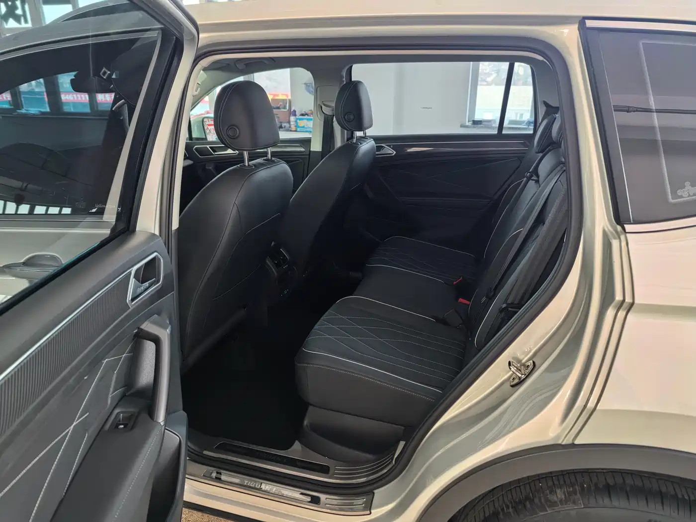 Volkswagen Tiguan L 2024 Outstanding 330TSI Auto 2WD R-Line Dragon Glory Edition фото 8
