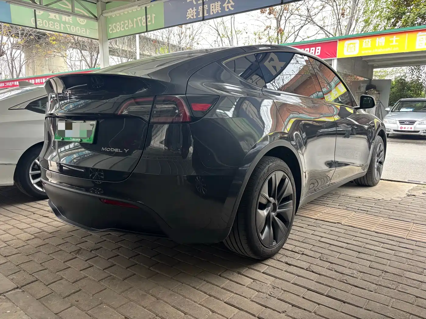 TESLA MODEL Y