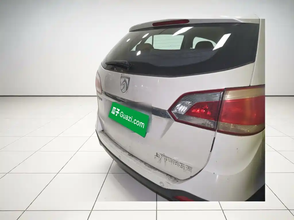Baojun 730 2014 2014 1.5L Manual Luxury Navigation ESP Edition 7-Seater