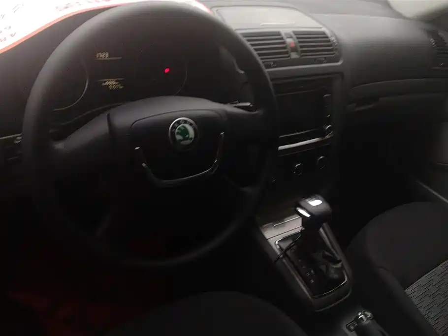 Škoda Octavia 2013 1.6L Automatic Elite Edition фото 12