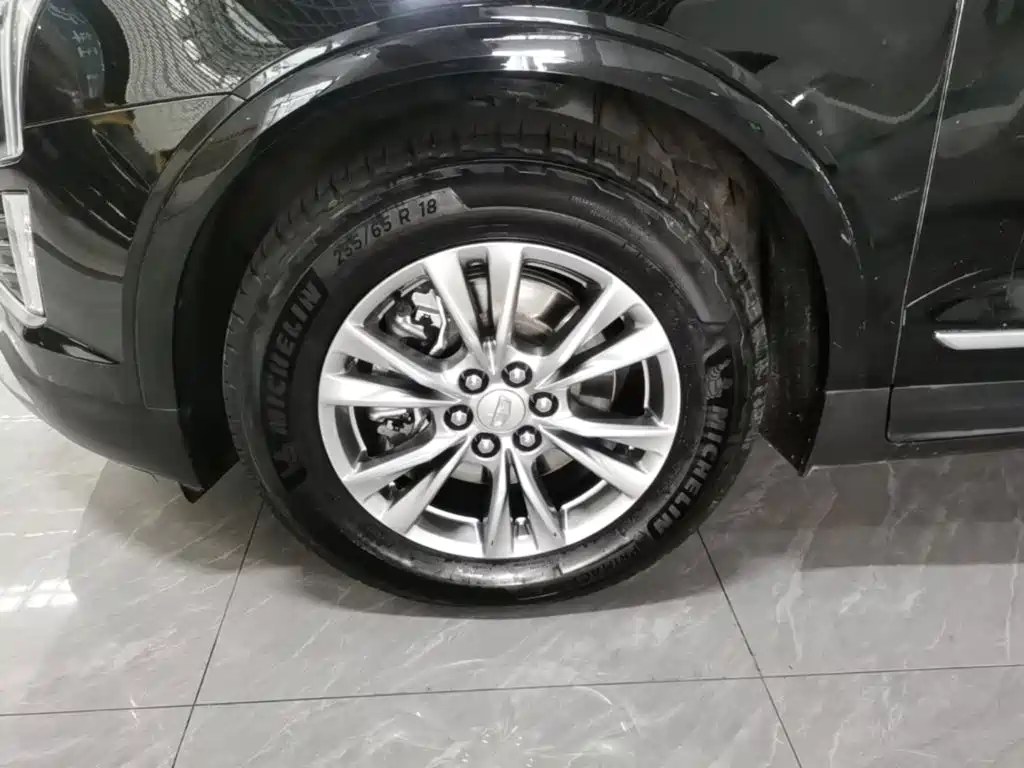 Фото 24 - Cadillac XT5