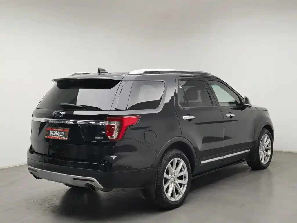 Photo 2 - Ford Explorer (Import)