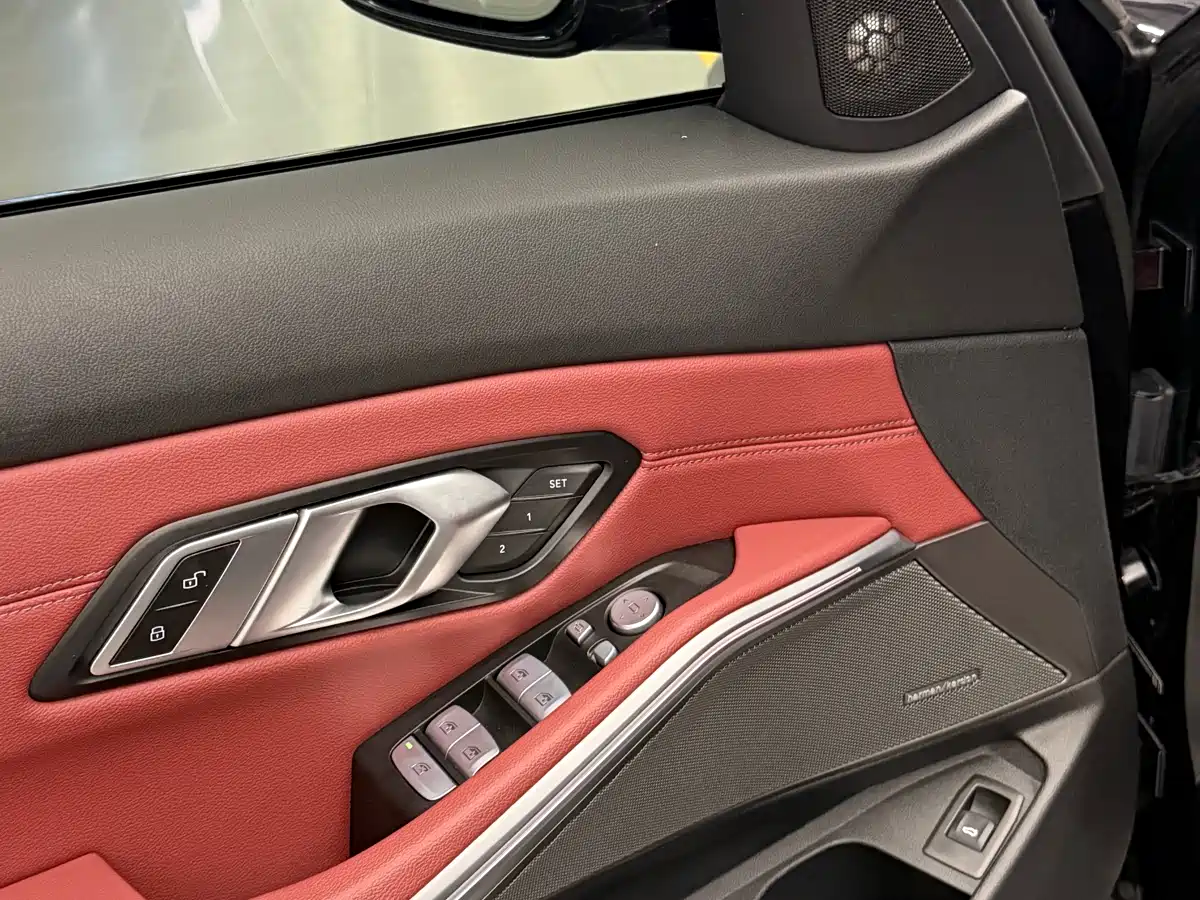 BMW 3 Series 2023 325Li M Sport Black Night Package фото 9