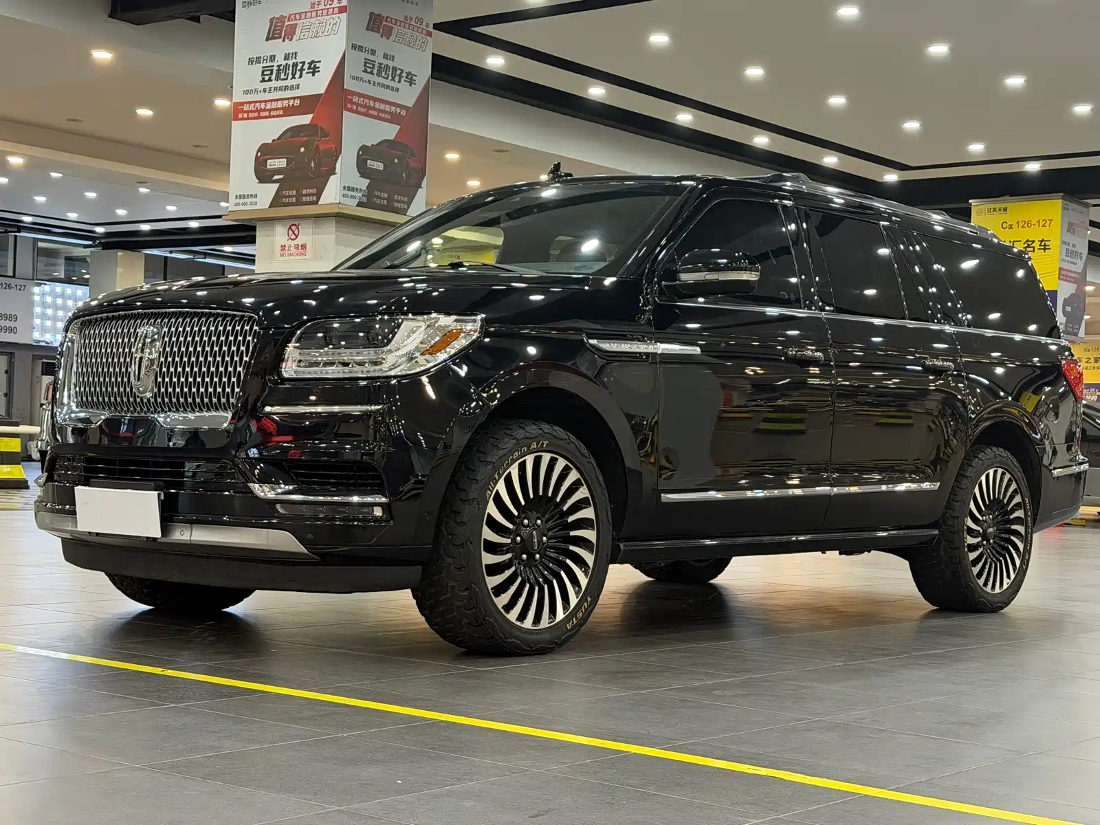 Фото 1 - Lincoln Navigator