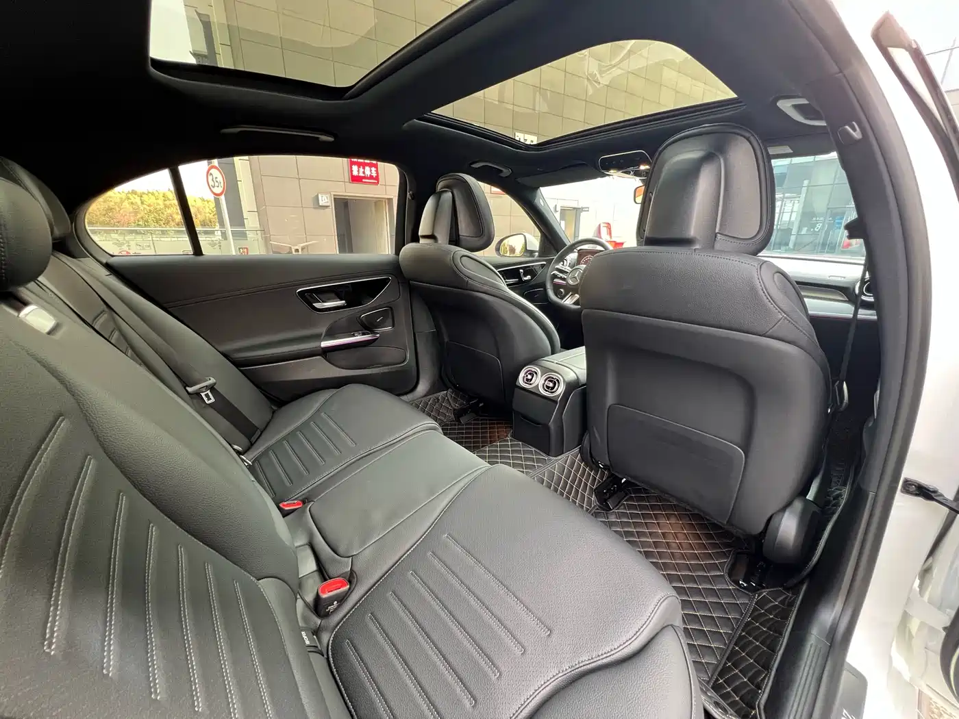 Mercedes-Benz C-Class 2024 C 260 L Sport фото 28