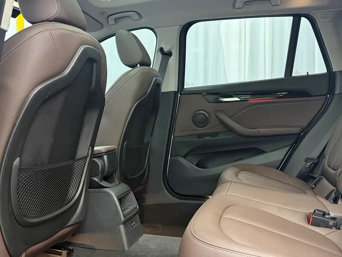 Фото 9 - BMW X1