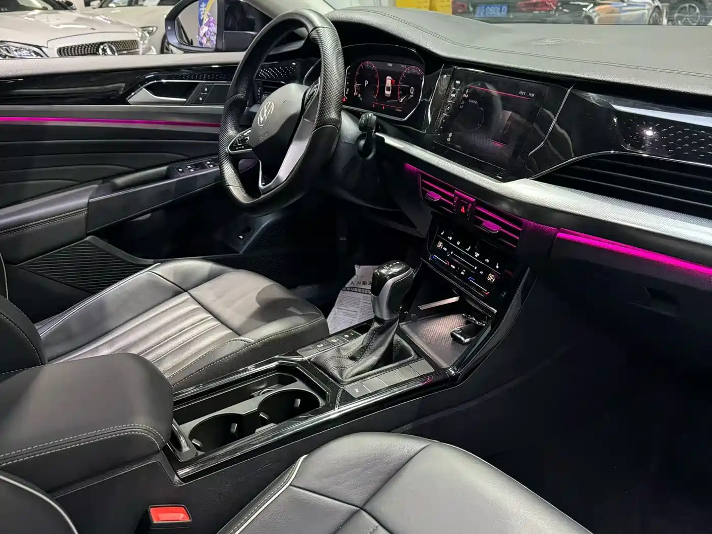 Volkswagen Passat 2023 330TSI Luxury Edition фото 4