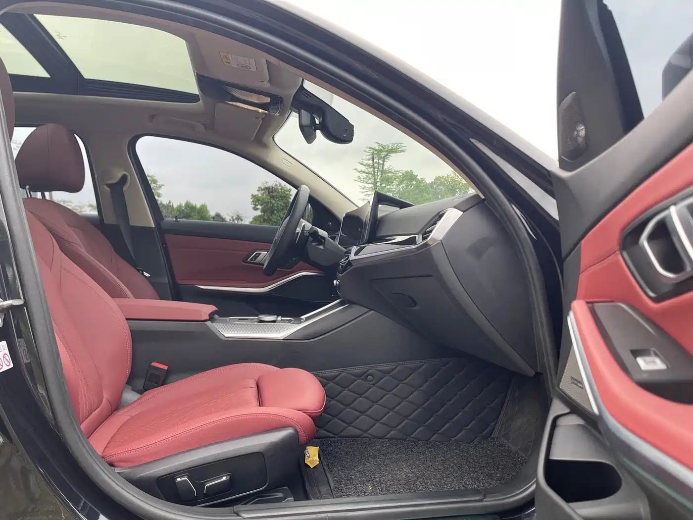 BMW 3 Series 2024 325Li M Sport Shadowline Package фото 12