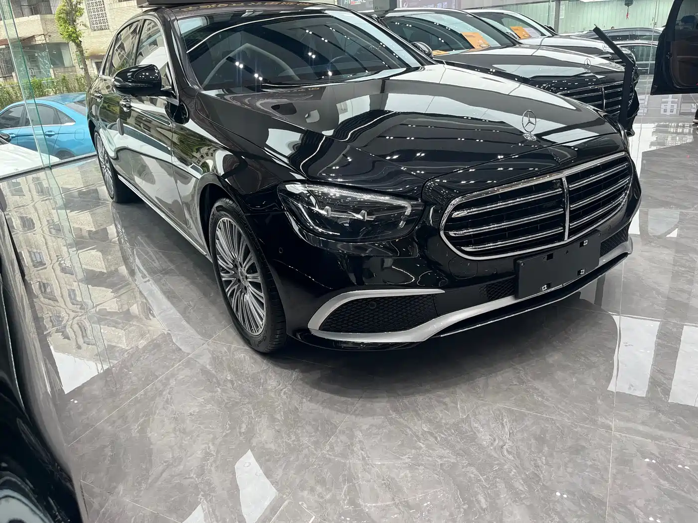 MERCEDES-BENZ E CLASS