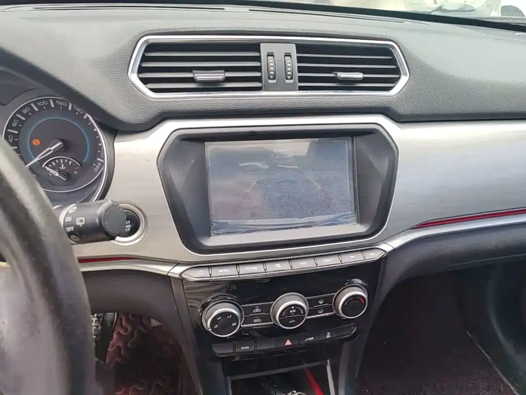 Фото 13 - Haval H2
