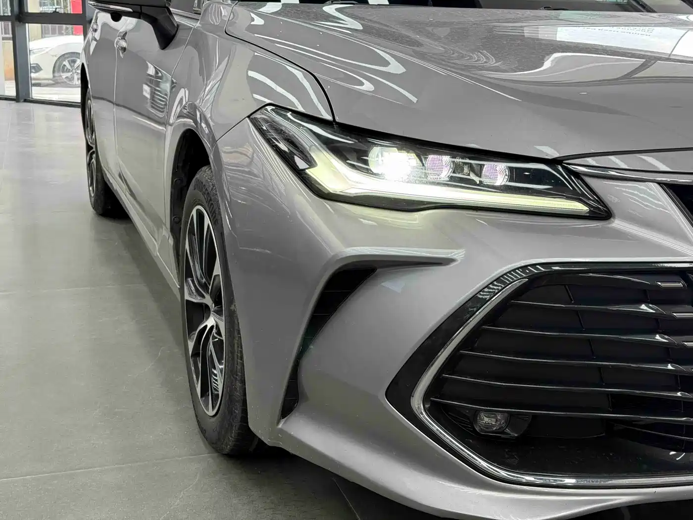 Toyota Avalon 2022 2.0L Progressive Edition фото 3