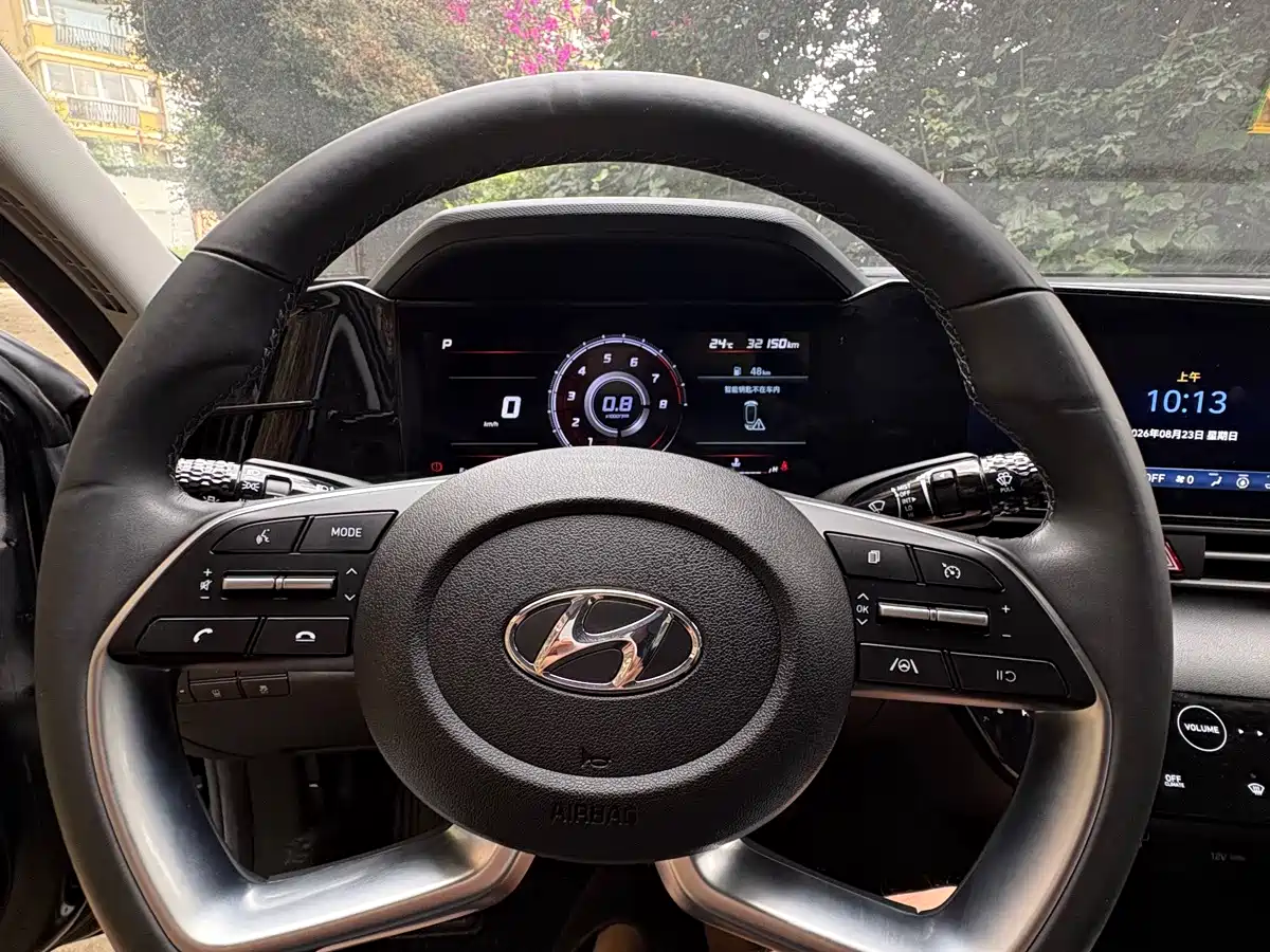 Фото 3 - Hyundai Elantra