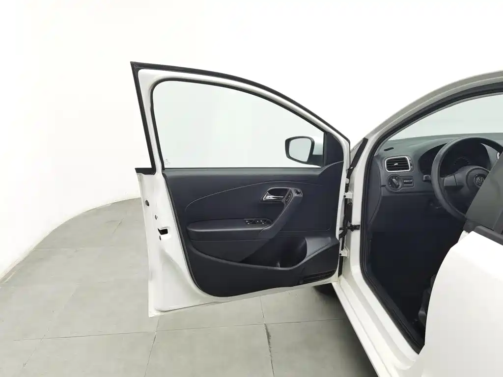 Volkswagen Polo 2014 2013 1.6L Automatic Comfort Edition