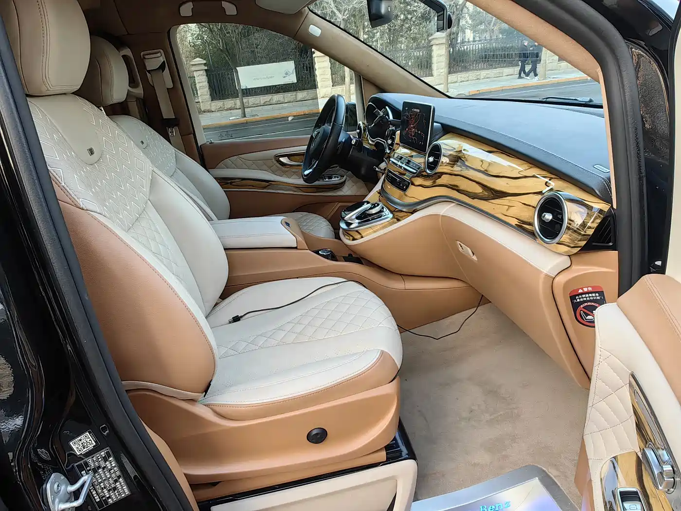 Mercedes-Benz V-Class 2018 V 260 L Premium Long Wheelbase Edition China VI фото 11