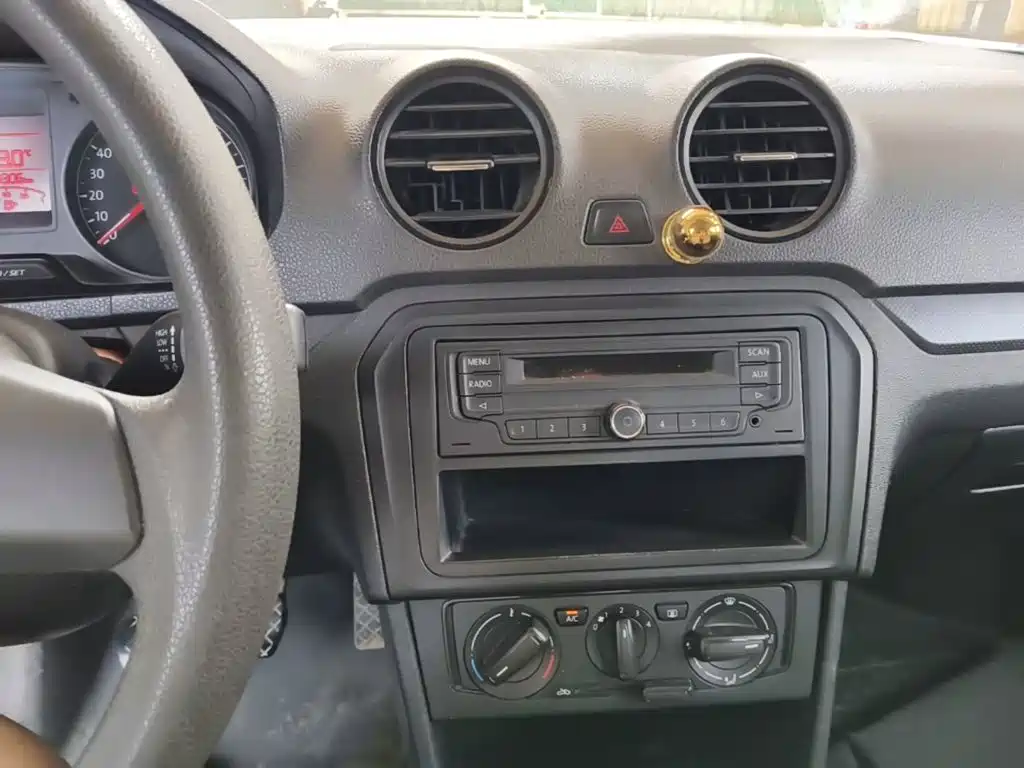 صورة 13 - Volkswagen Jetta