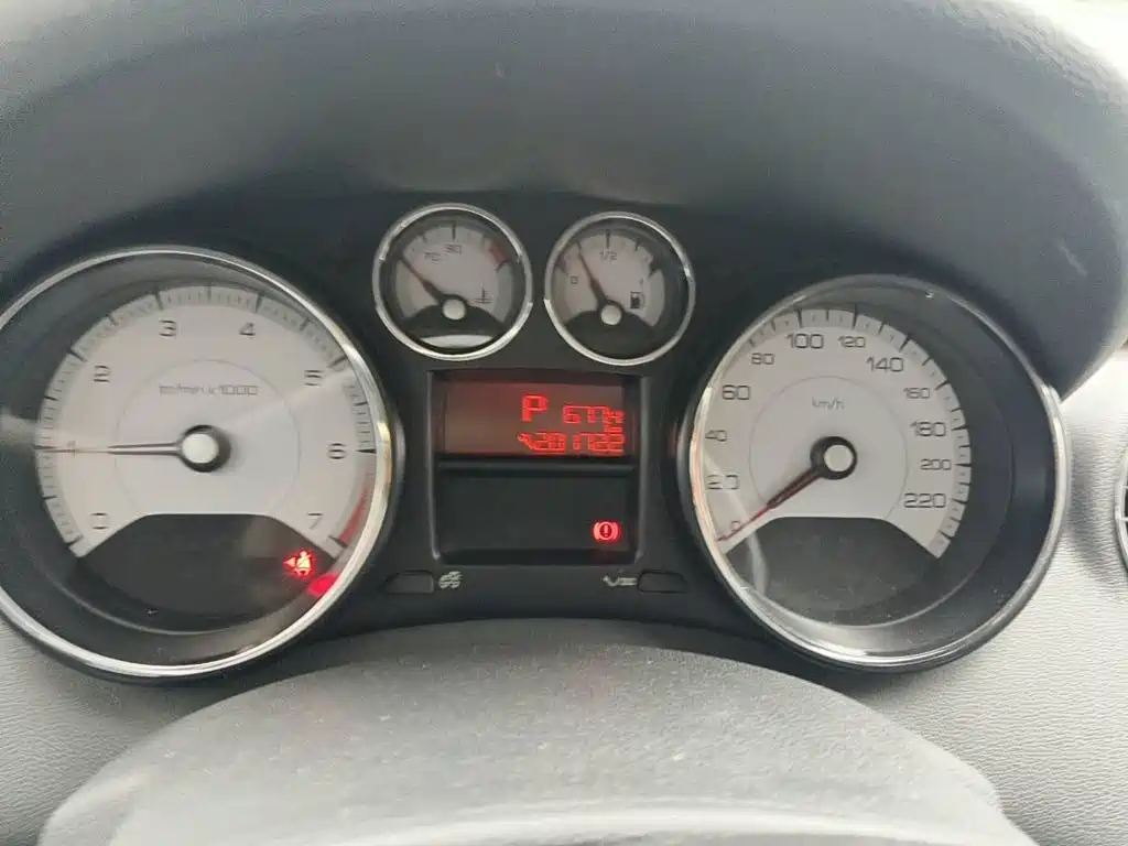 Фото 4 - Peugeot 408