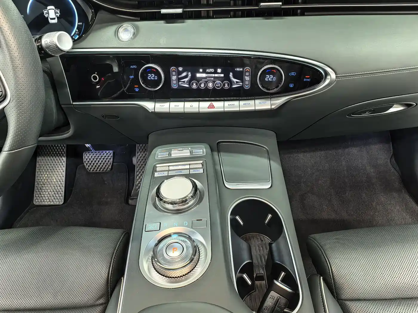 GENESIS PURE ELECTRIC GV70