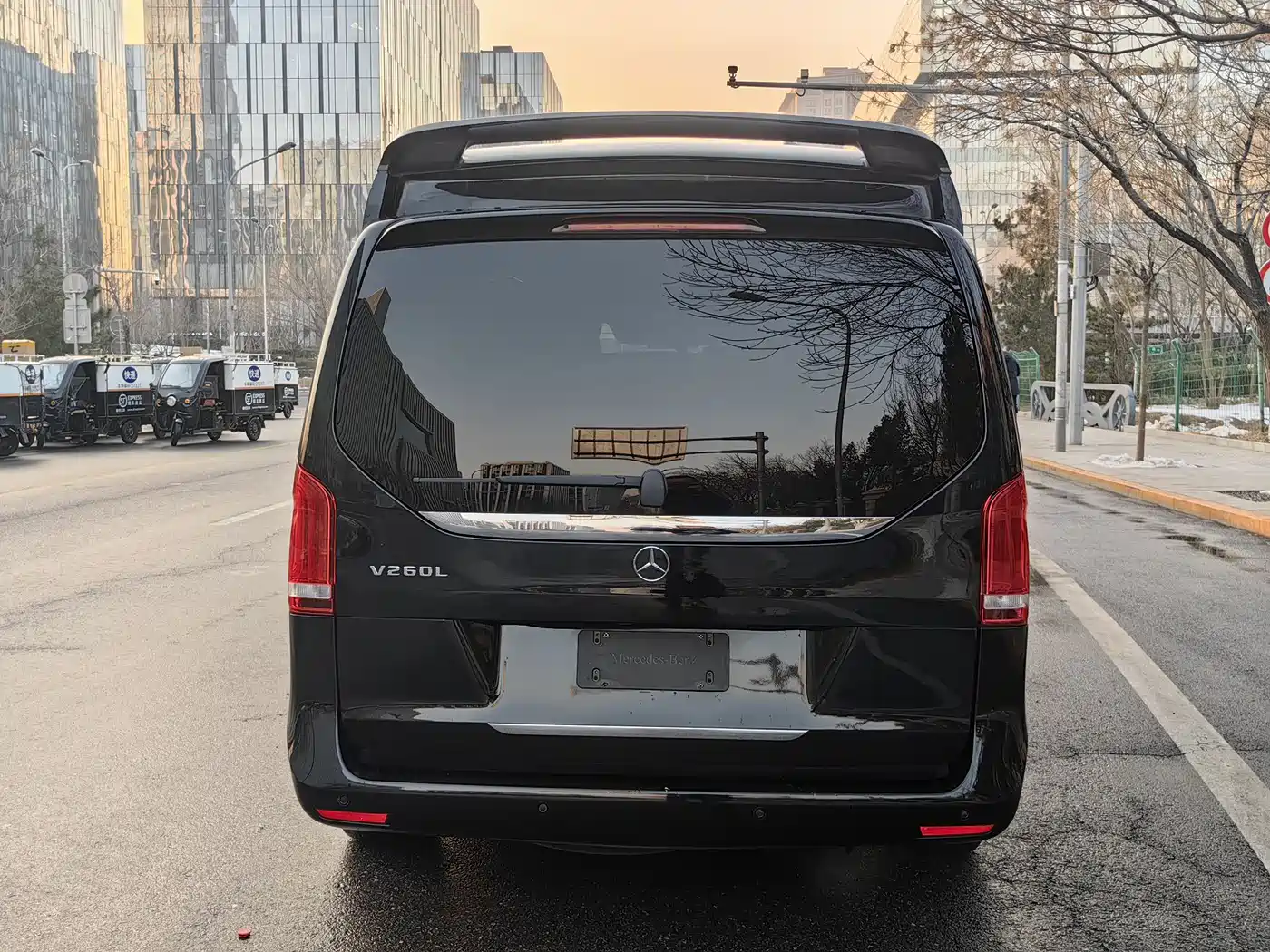 Mercedes-Benz V-Class 2018 V 260 L Premium Long Wheelbase Edition China VI фото 6