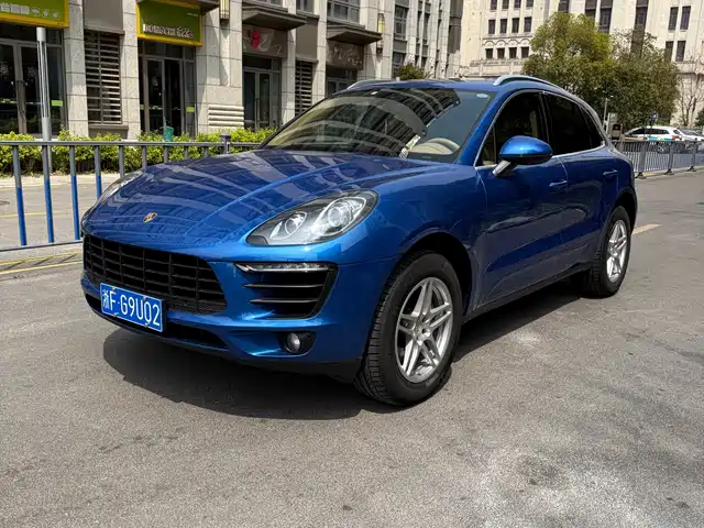 PORSCHE MACAN