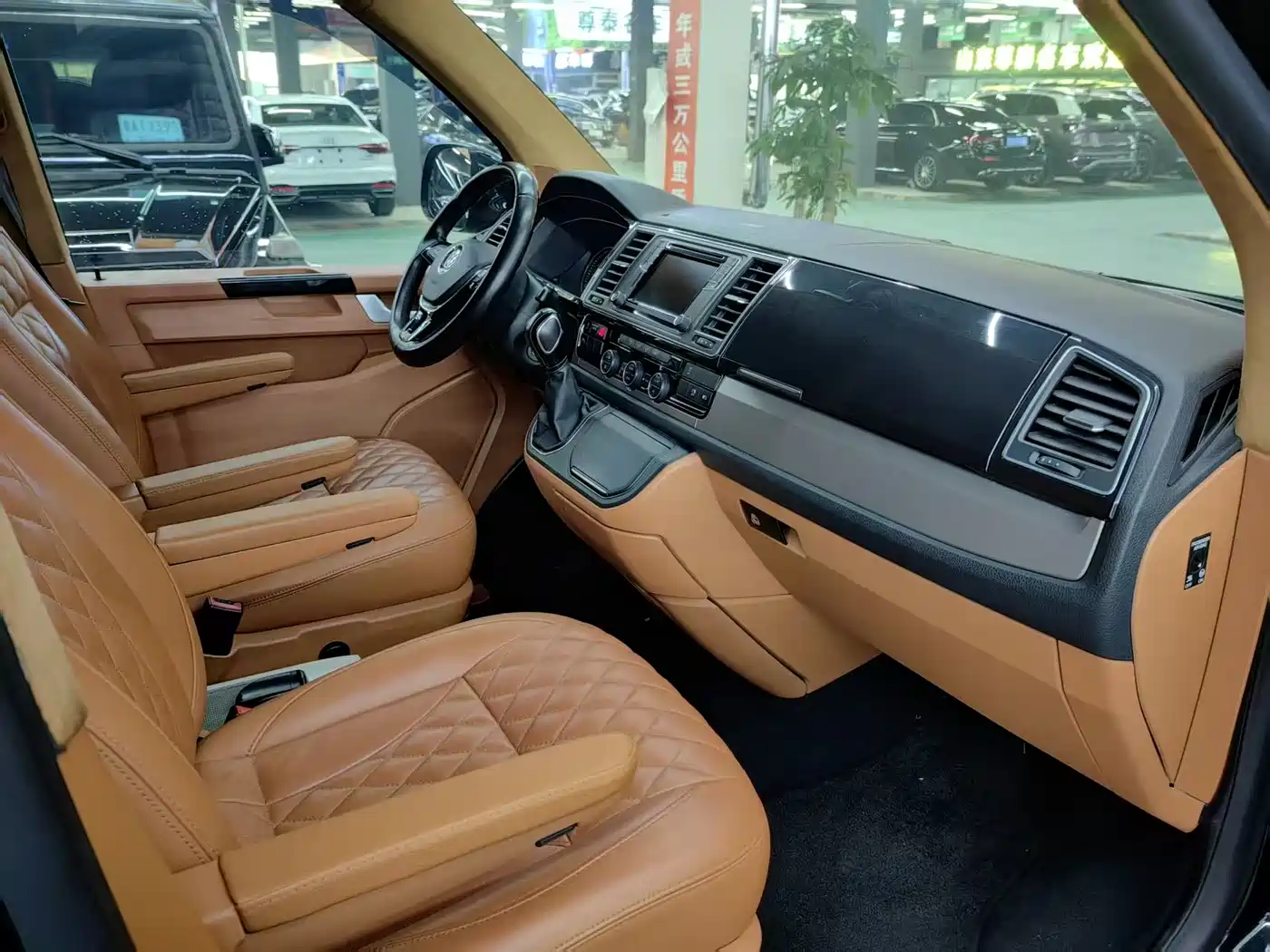 Volkswagen Caravelle 2017 2.0TSI 4WD Comfort 7-Seater фото 4