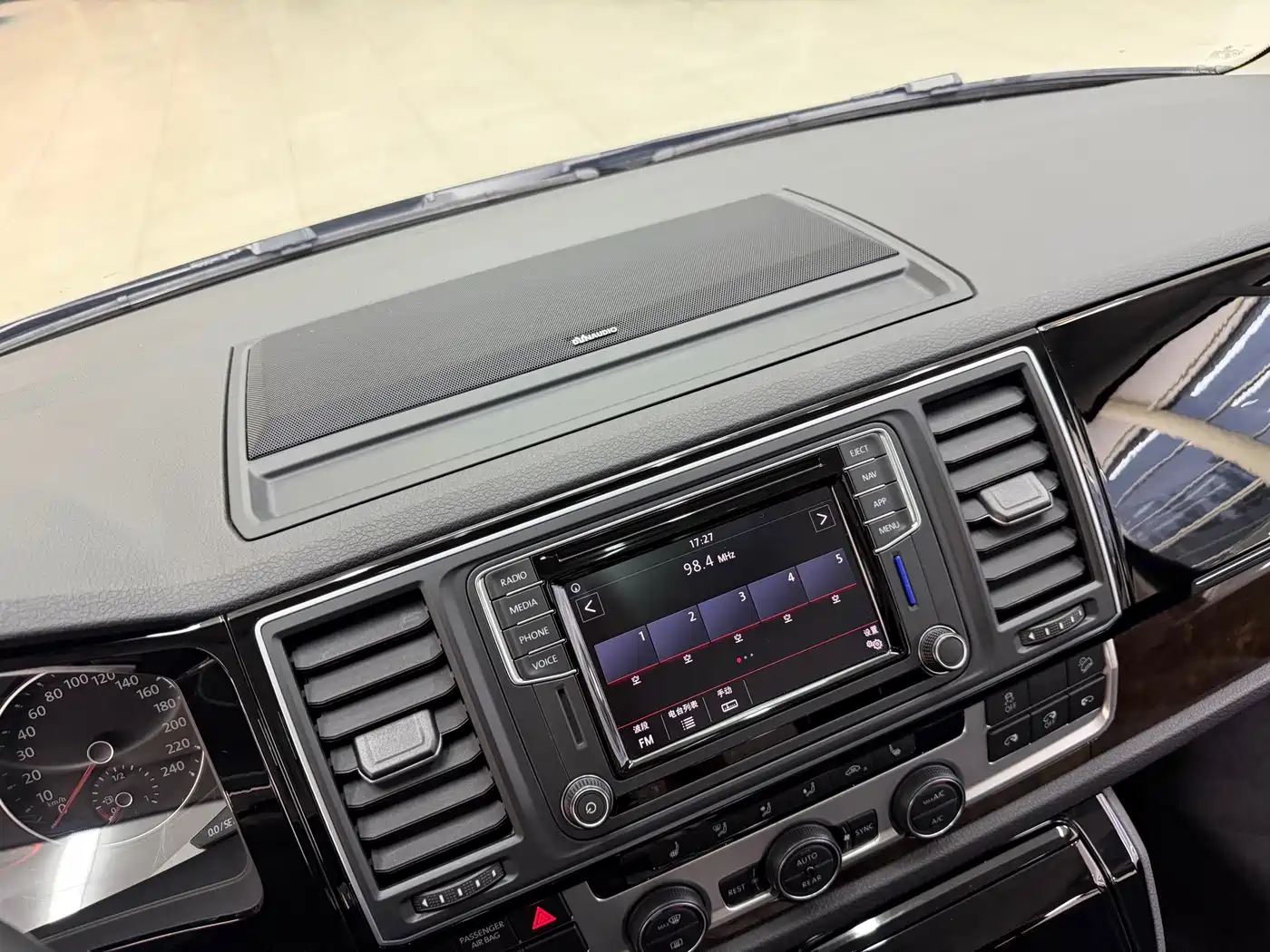 Volkswagen Multivan 2019 2019 2.0TSI 4WD Premium 7-seater