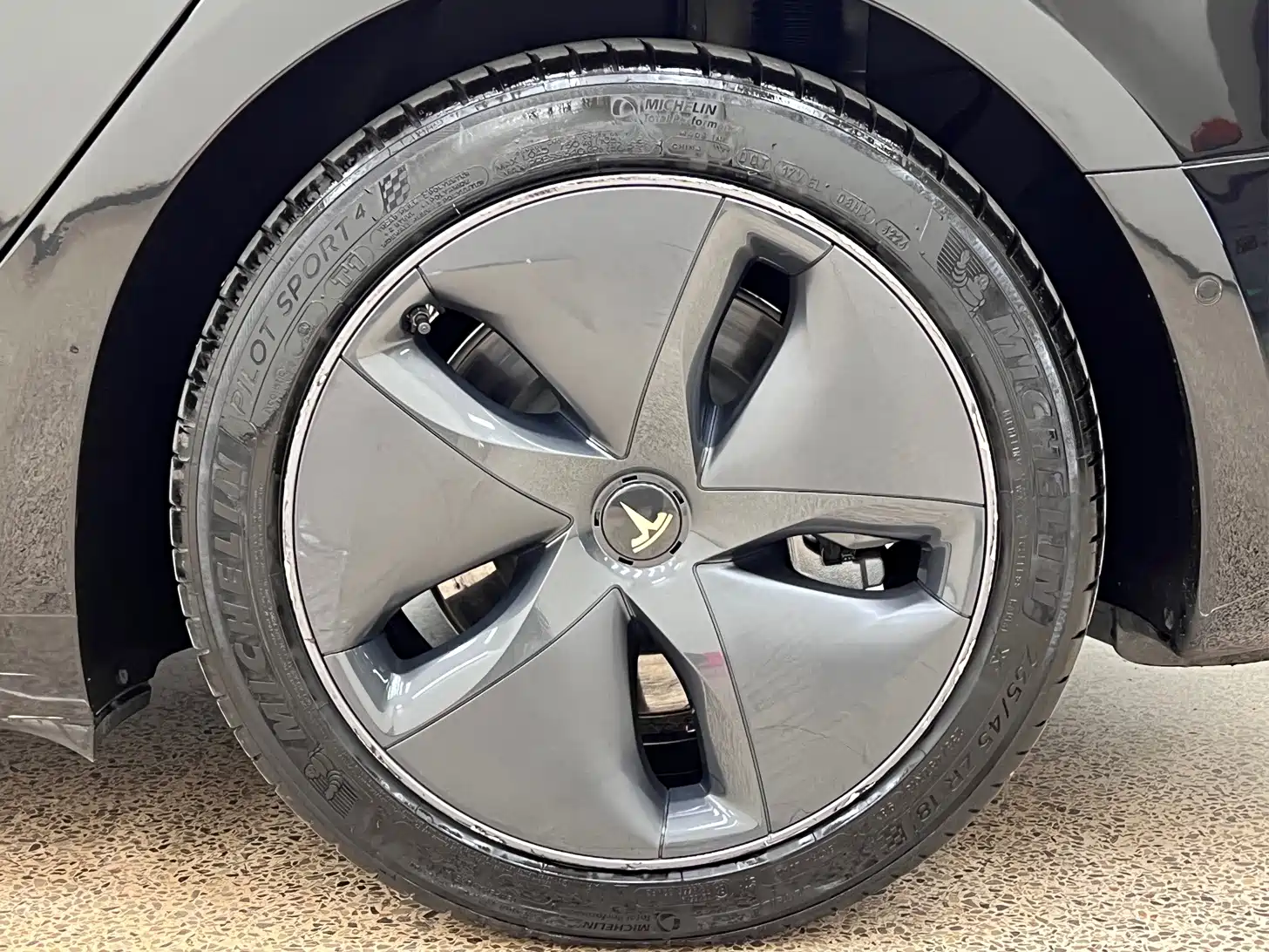 Фото 9 - Tesla Model 3