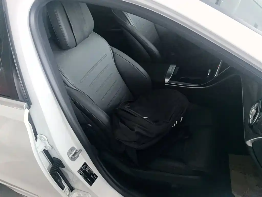Фото 25 - Mercedes-Benz C-Class