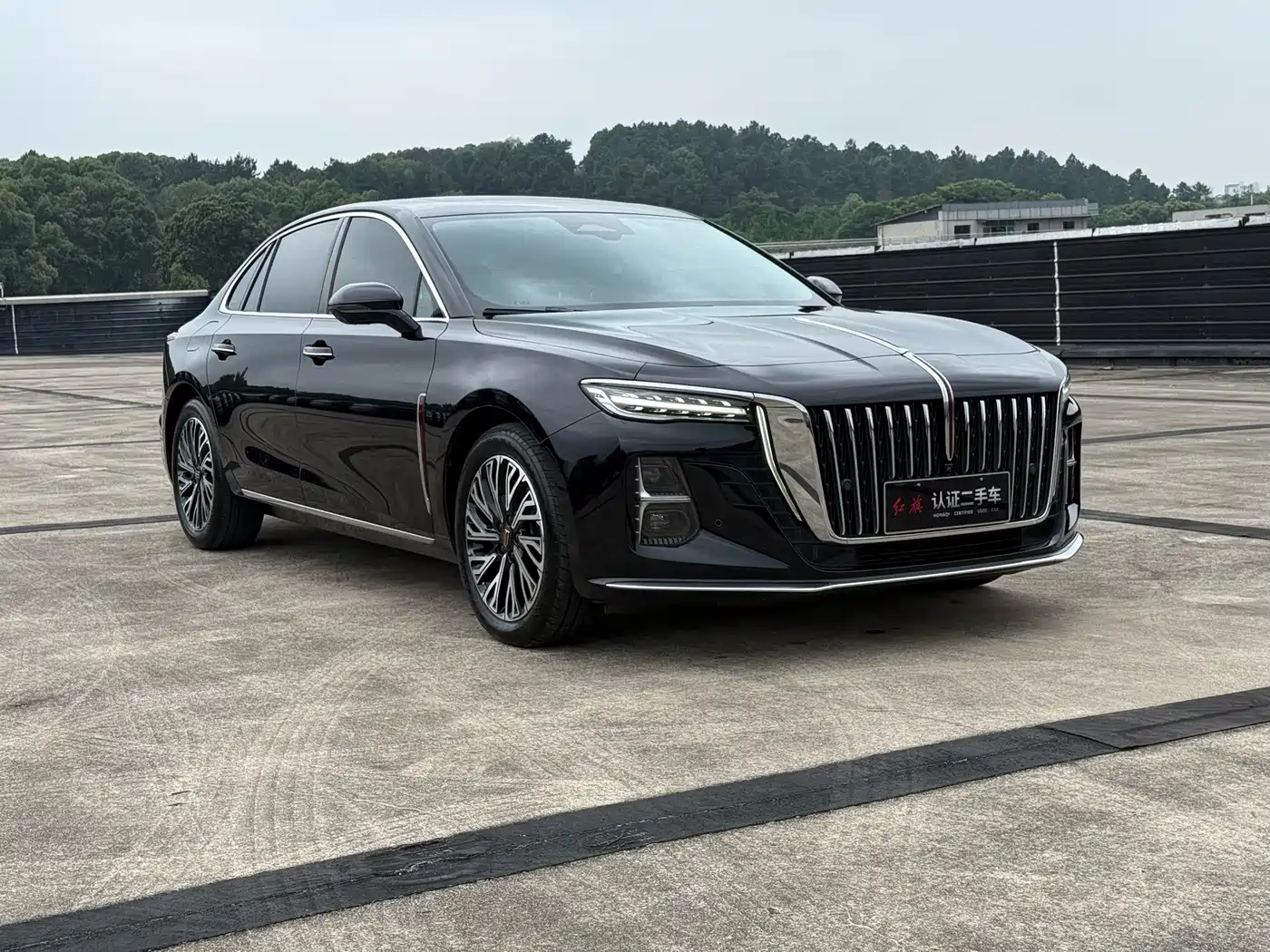 Hongqi H5 2024 2.0T Automatic Smart Connect Flag Smooth Edition