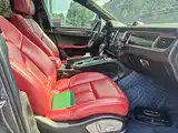 Photo 11 - Porsche Macan