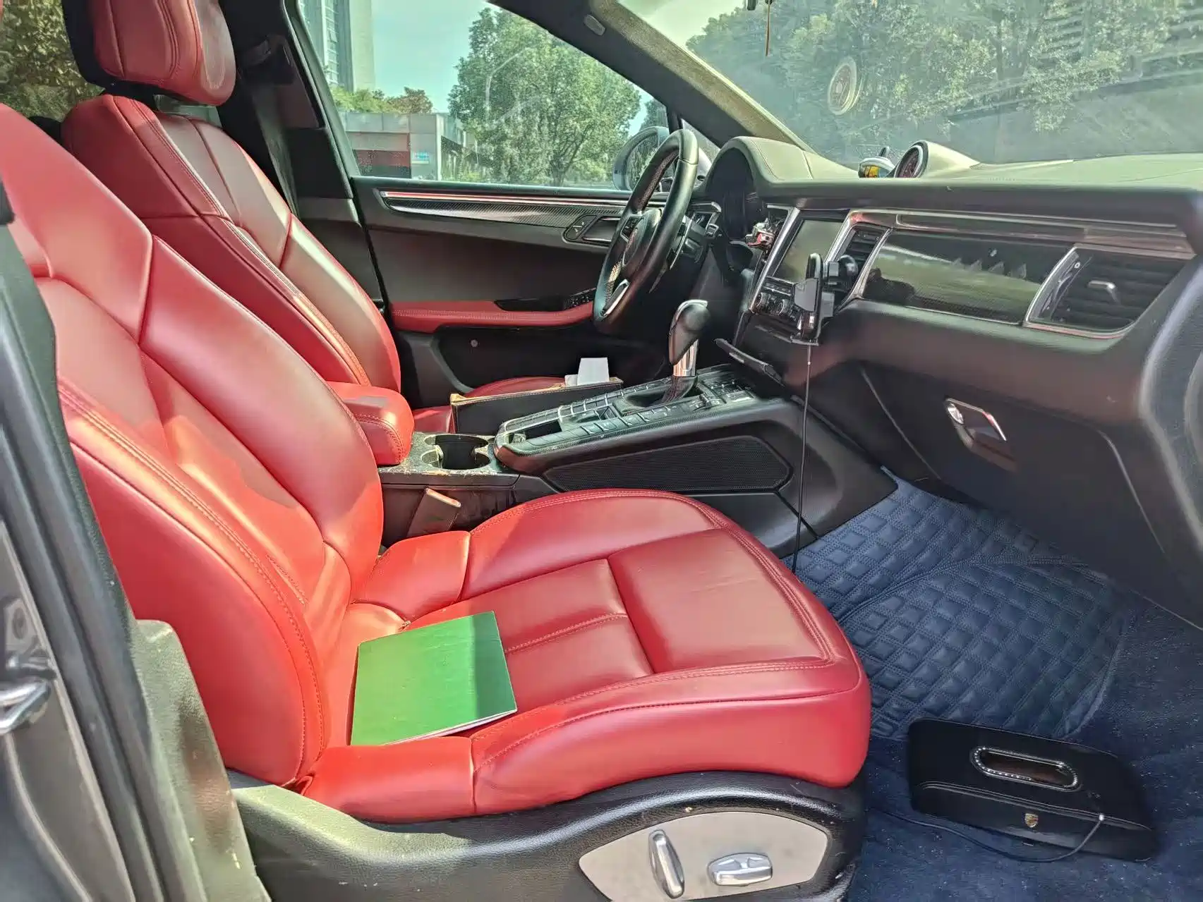 Photo 11 - Porsche Macan