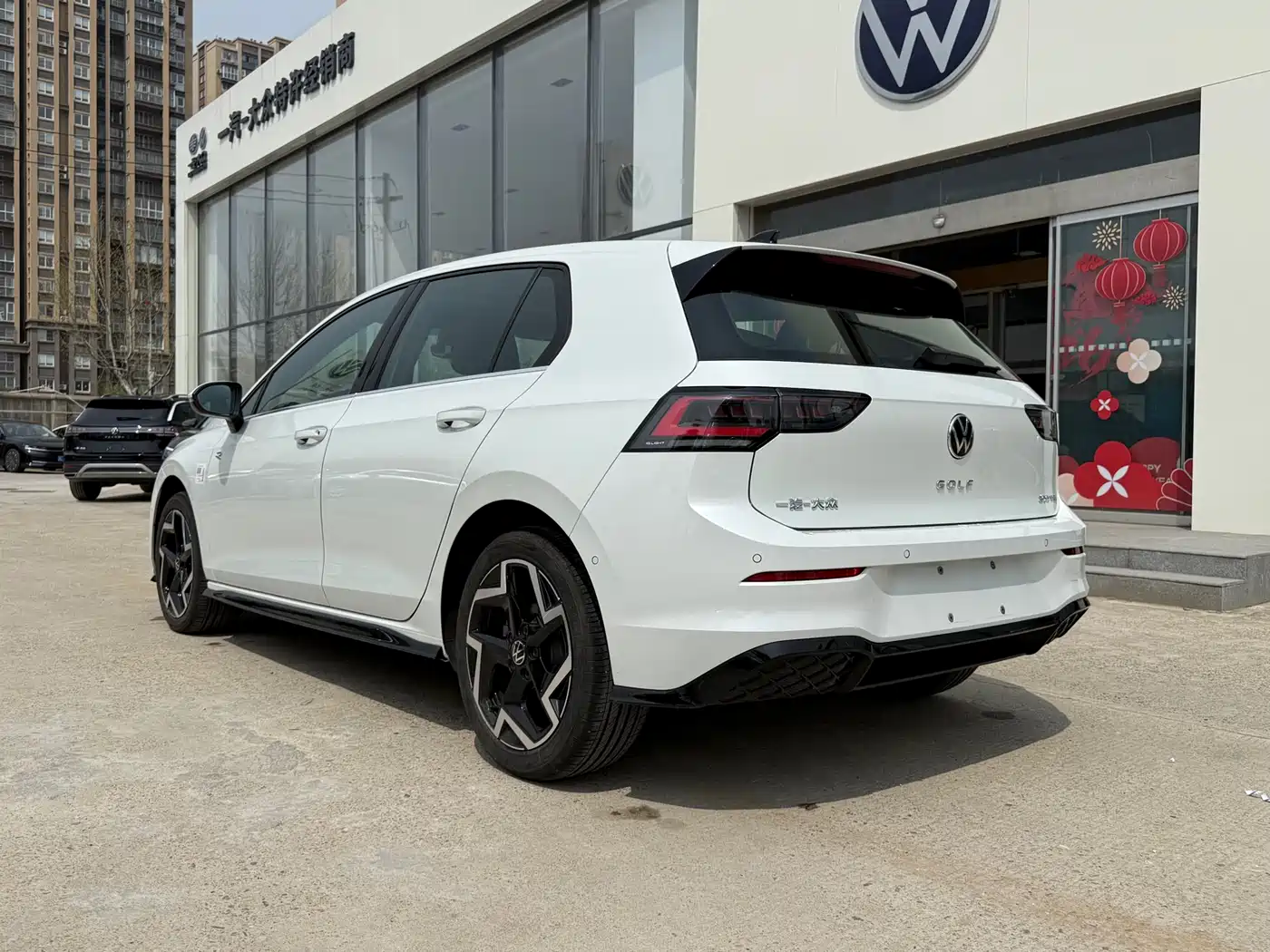 Volkswagen Golf 2025 300TSI R-Line фото 5