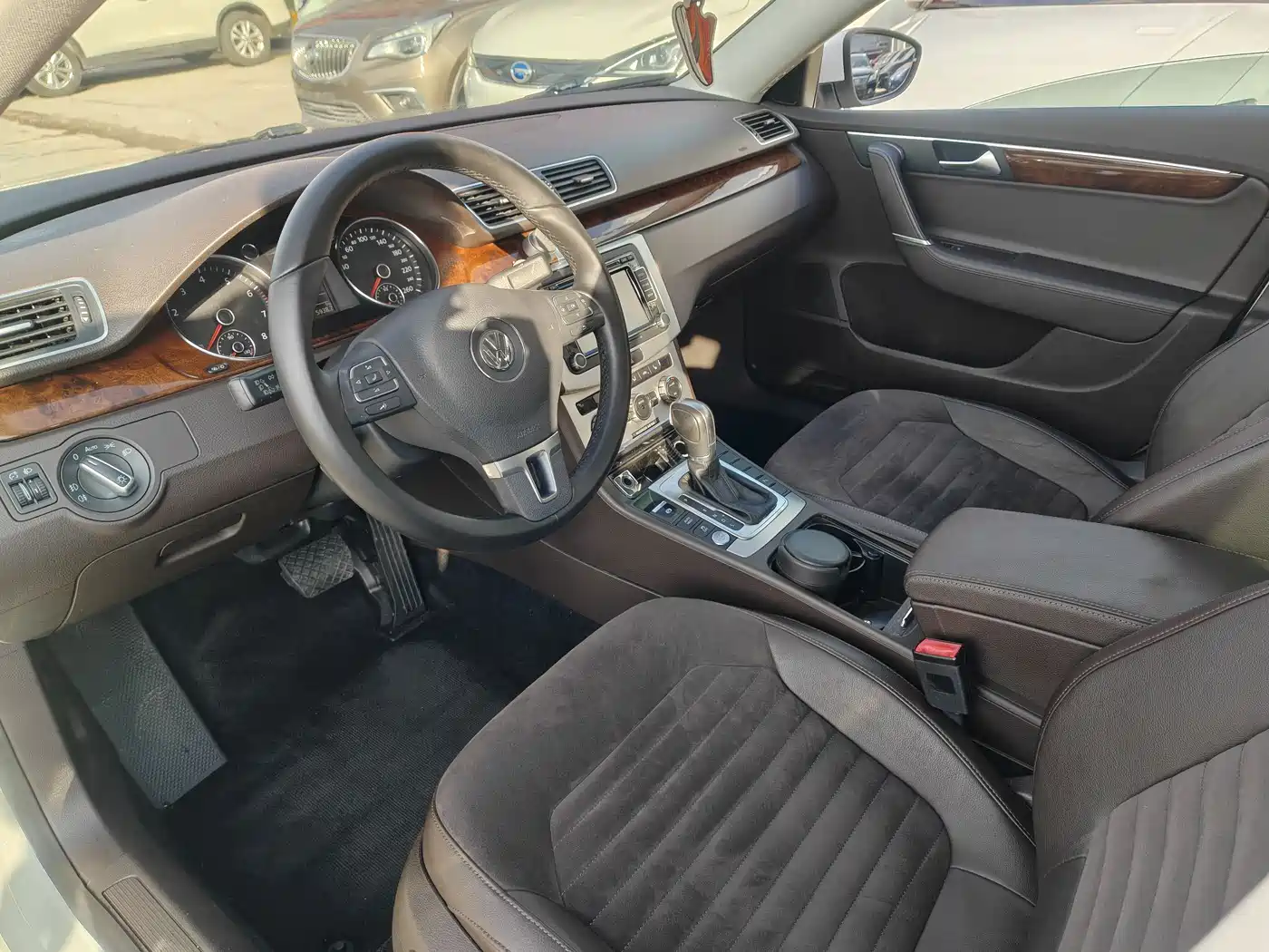 Volkswagen Magotan (Import) 2012 Wagon 2.0TSI Comfort фото 5