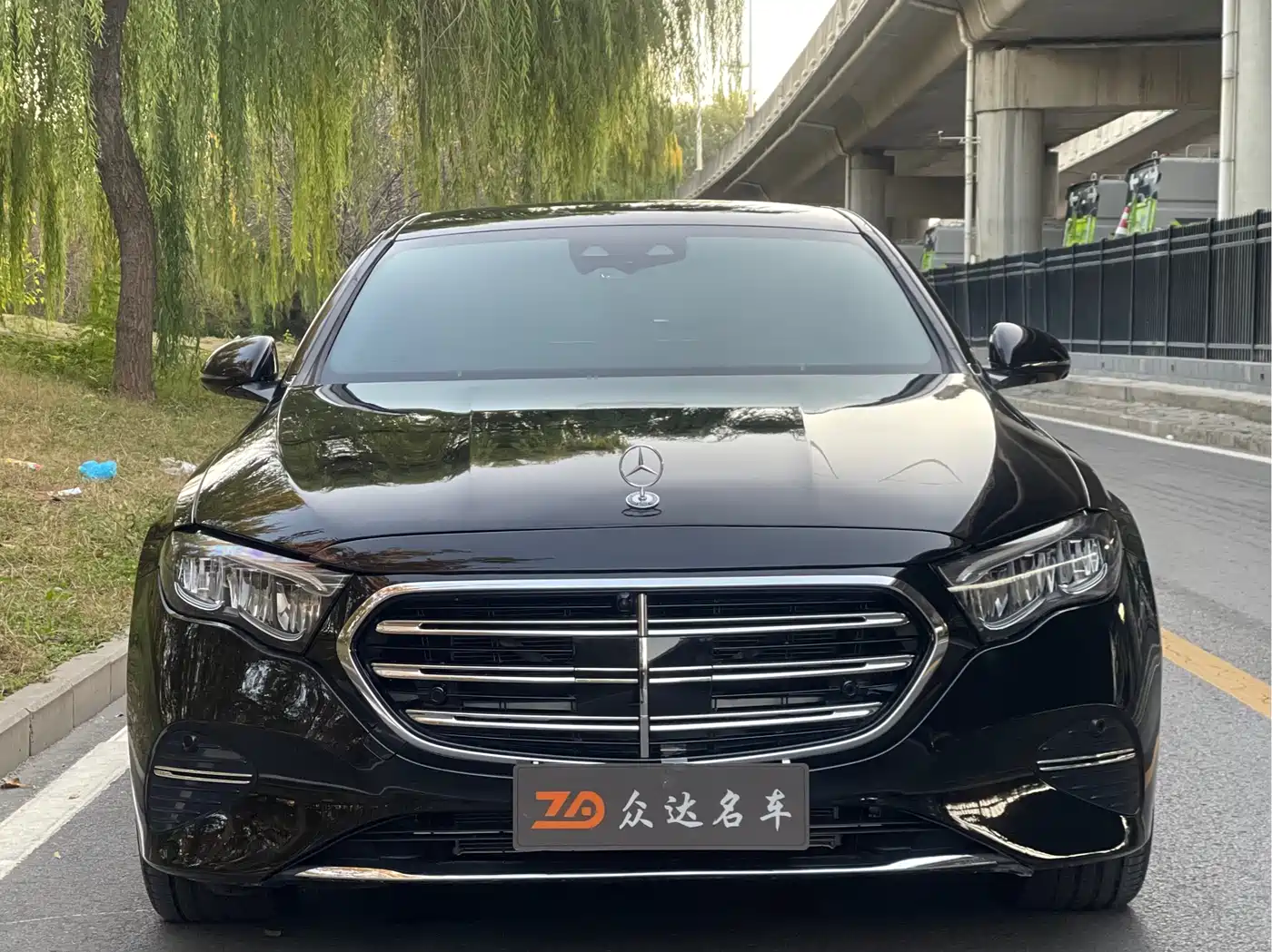 Mercedes-Benz E-Class 2025 E 300 L Fashion фото 2