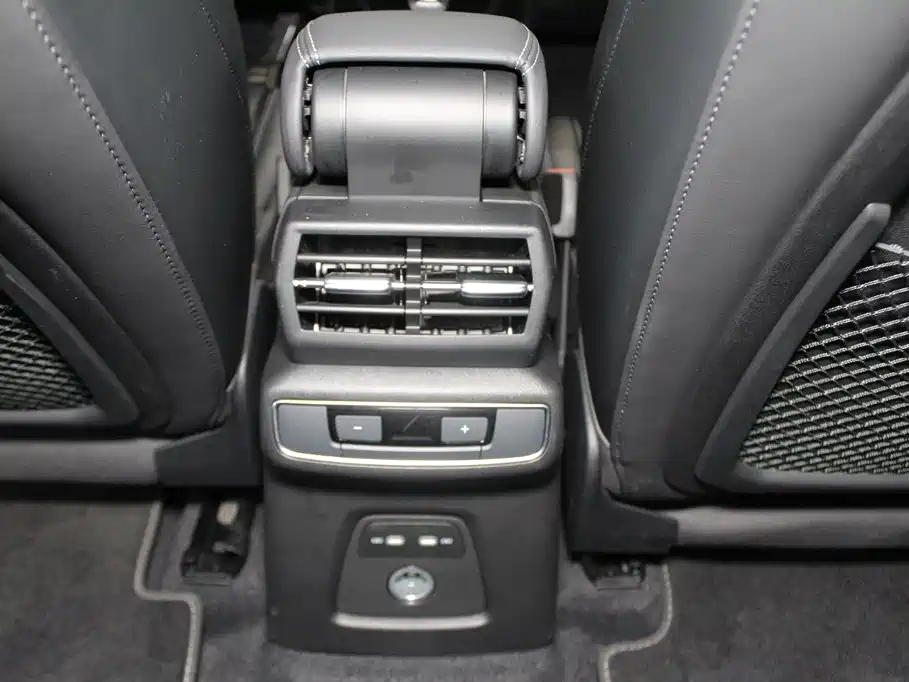 Photo 10 - Audi Q4 e-tron