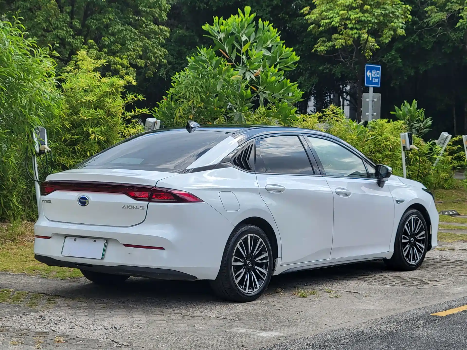 Фото 14 - Aion S