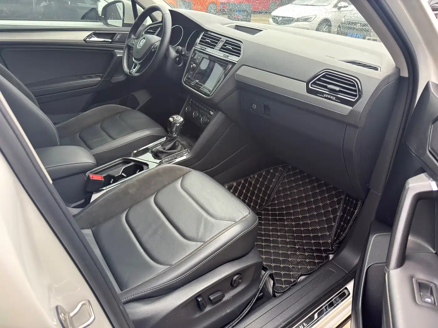 Volkswagen Tiguan L 2019 330TSI Automatic 2WD Smart Luxury Edition China VI фото 5