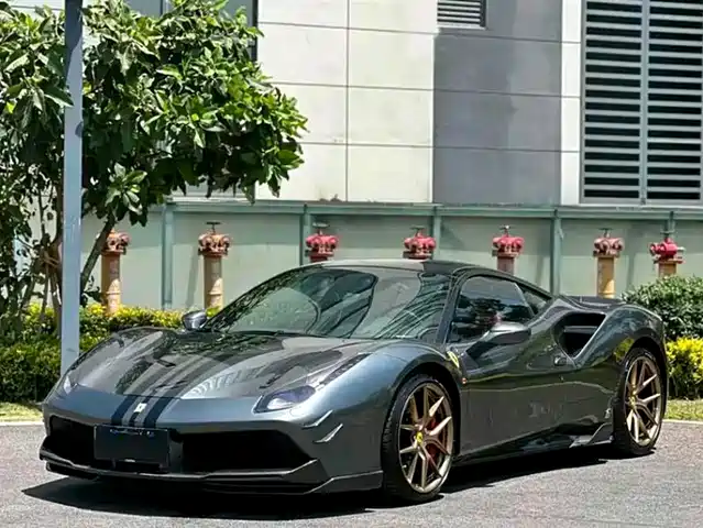 FERRARI 488