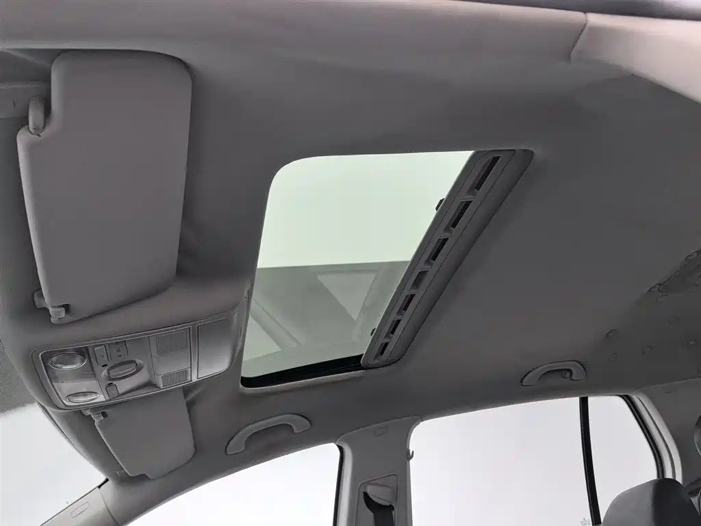 Volkswagen Golf 2012 1.6 Manual Comfort Type фото 14