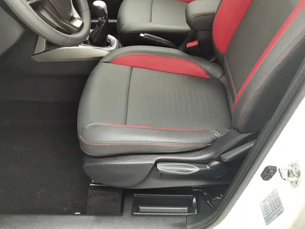 Фото 20 - Changan CS15