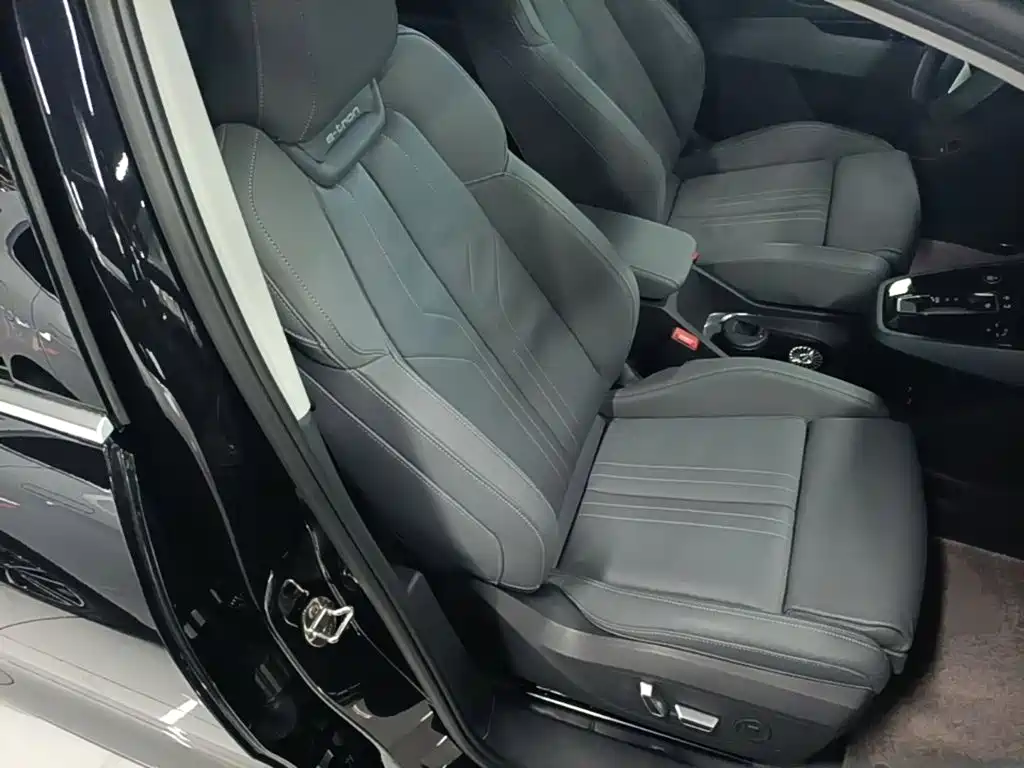 Фото 25 - Audi Q5 e-tron