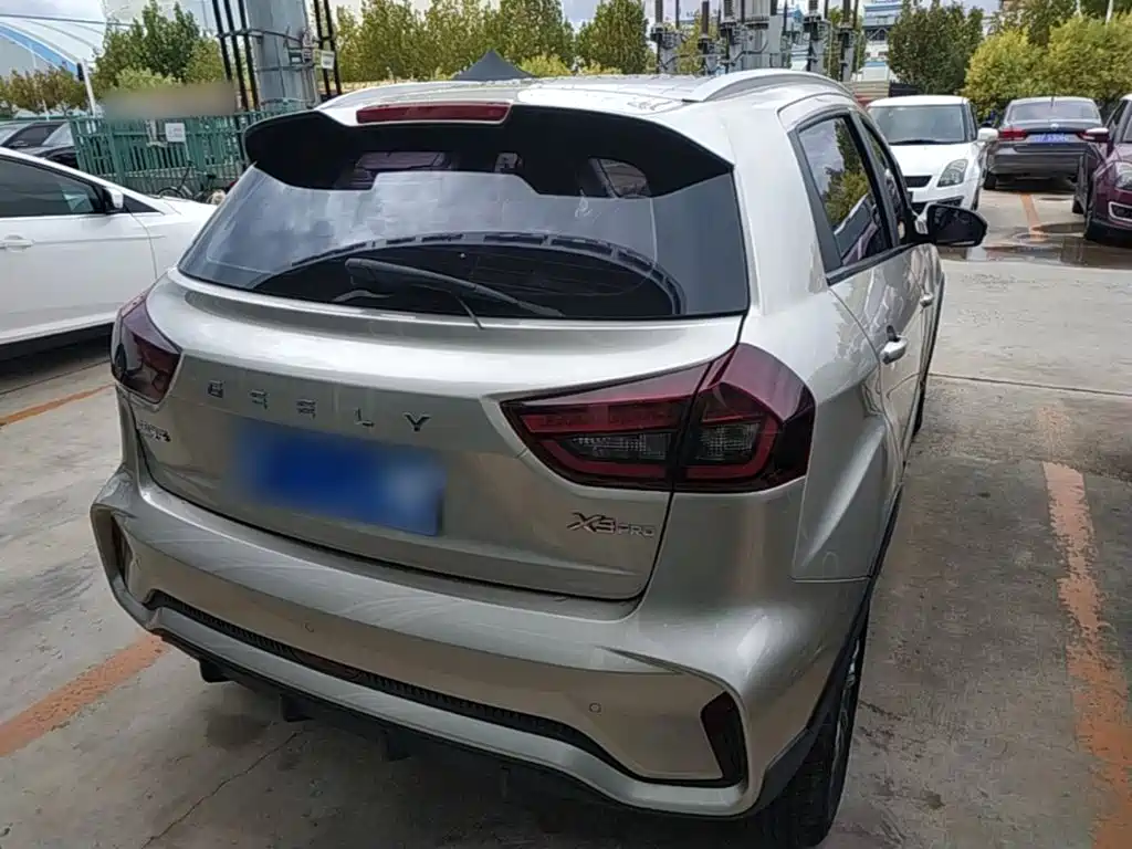 Фото 6 - Geely Vision X3