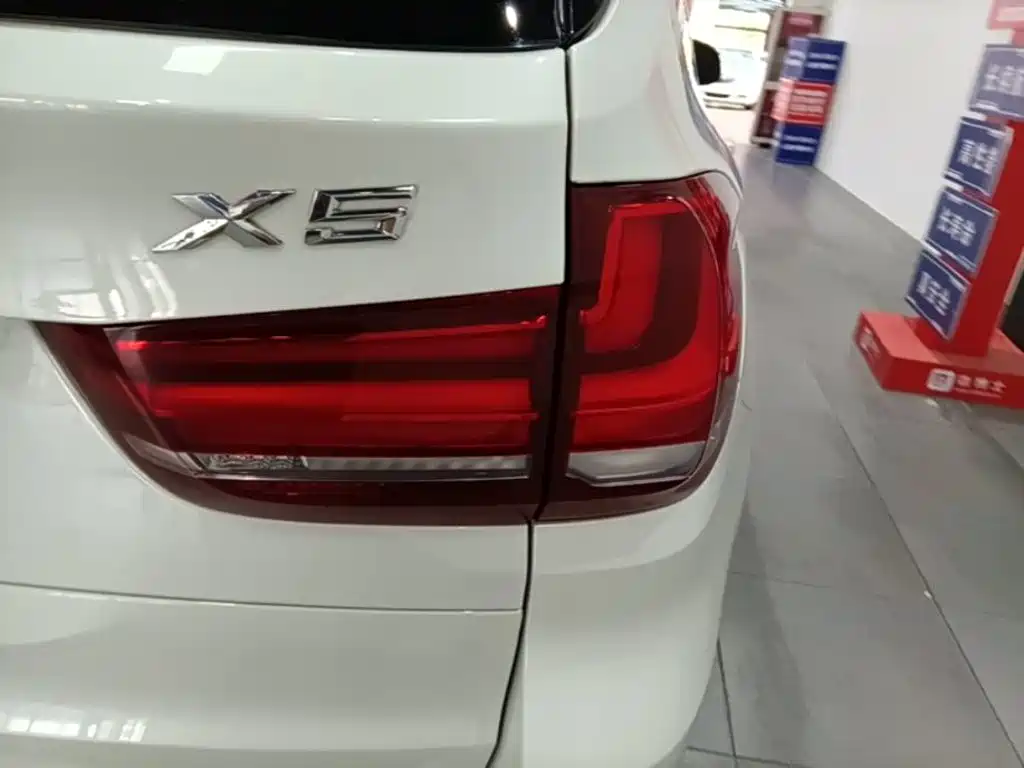 Photo 8 - BMW X5 (Import)