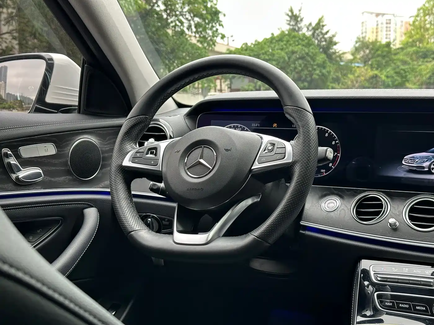 Mercedes-Benz E-Class 2016 E 200 L Sport Type фото 10