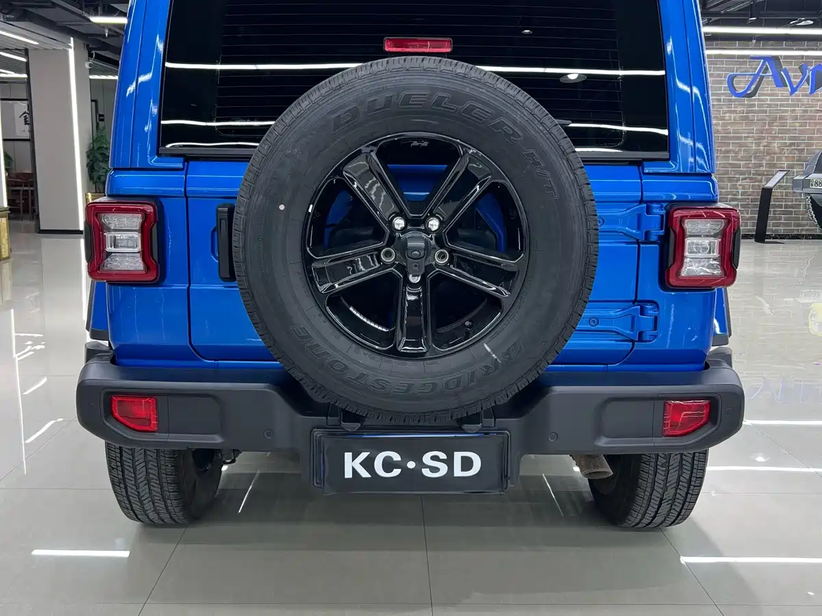 Фото 4 - Jeep Wrangler
